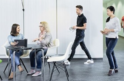 Kursteilnehmende des CAS Freiwilligenmanagement an der FHNW im Austausch